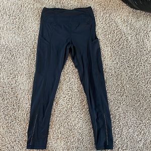 Only worn once Black lululemon leggings with pockets